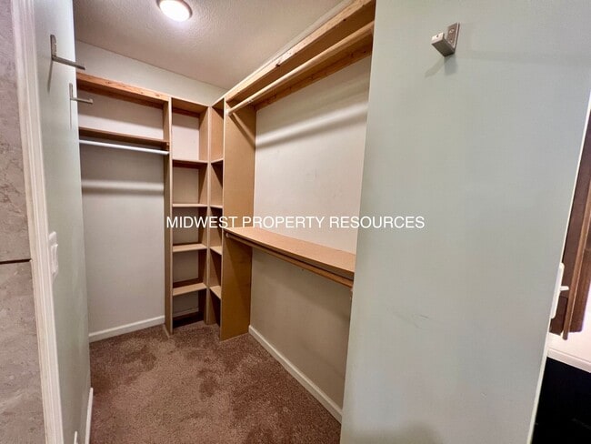 Building Photo - Amazing 3 Bedroom Ranch Home!