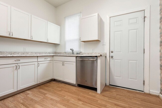 Building Photo - 522 Zane St