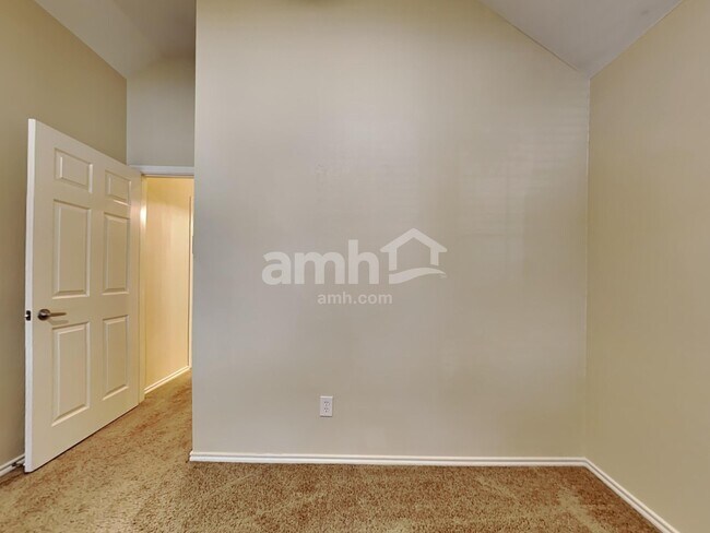 Building Photo - 5776 Jillian Way