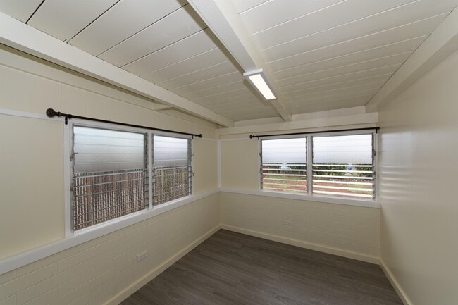 Building Photo - 723 Hoomalimali St