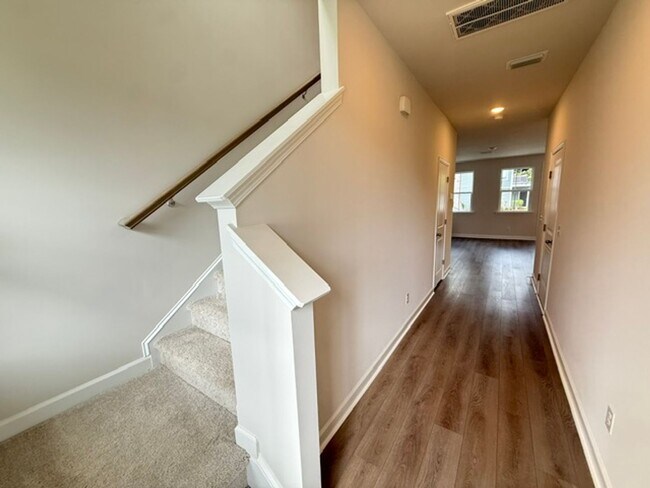 Building Photo - 463 Martins Creek Blvd