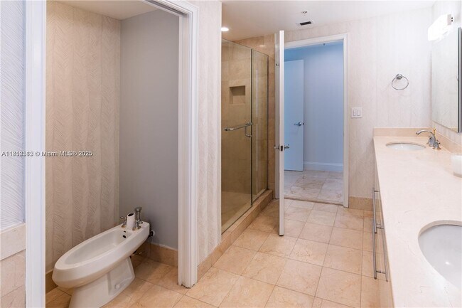 Building Photo - 3400 SW 27th Ave