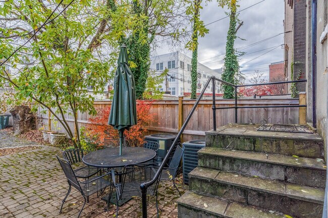 Building Photo - 1308 Potomac Ave SE