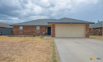 Building Photo - 2011 Agate Dr