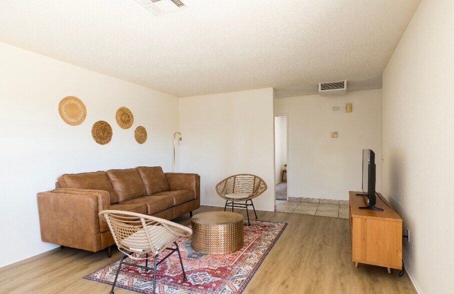 Building Photo - 72654 Sunnyslope Dr