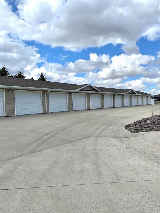 Building Photo - 2 Bed 1 Bath + Detached Single Stall Garage