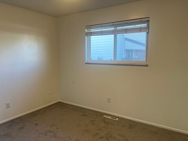 Building Photo - Lansing27