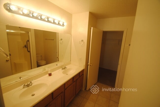 Building Photo - 13045 W Avalon Dr