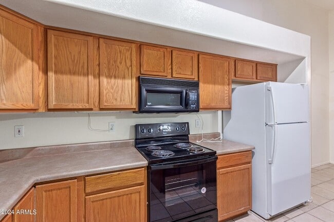 Building Photo - 2390 E Whitten St