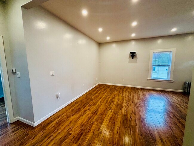 Building Photo - 28 Wabon St