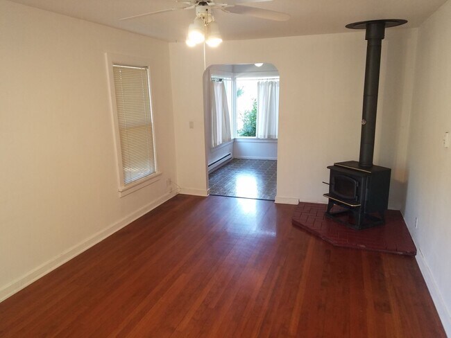Building Photo - ***PENDING APPLICATION***Freeland 2 Bedroom, 1 Bathroom
