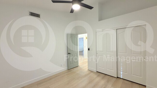 Building Photo - 214 N Silverado St