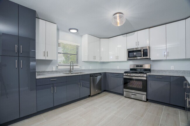 Building Photo - BEAUTIFULLY-RENOVATED JEFFERSON HEIGHTS HOME