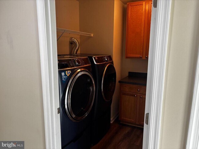 Building Photo - 2919 Lomond Pl