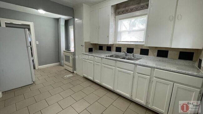 Building Photo - 7314 Highland Ave