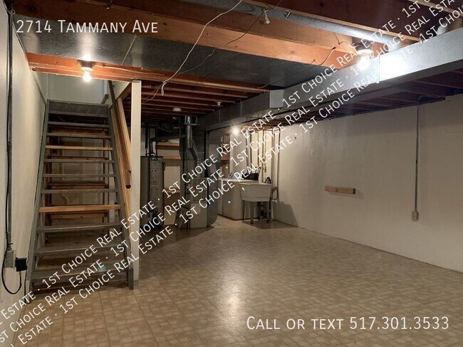 Building Photo - Spacious 3-BDR 1.5-BTH Duplex w/ Garage & ...