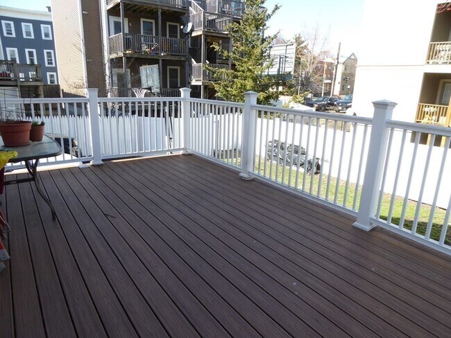 Building Photo - 61 Baxter St