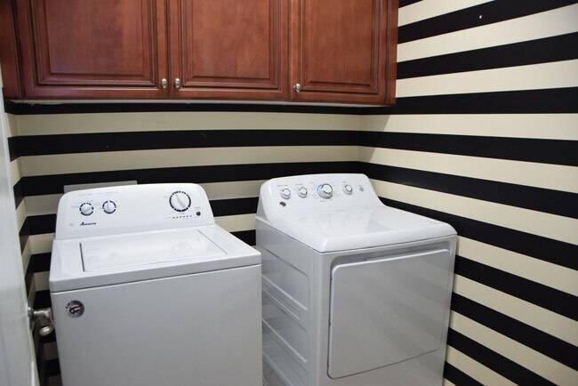 Building Photo - 60 Dark Creek Ave