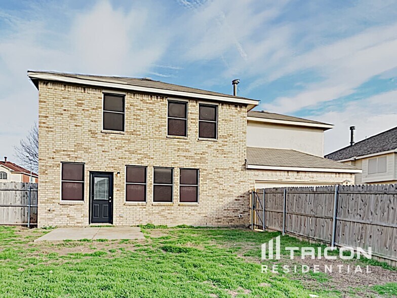 Building Photo - 813 Wolf Trail