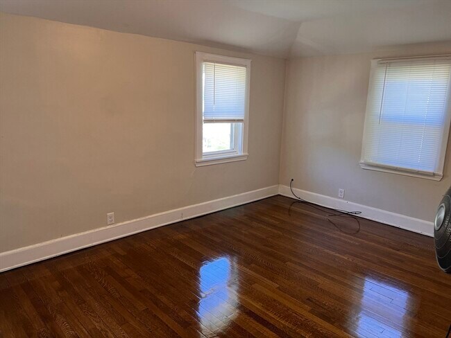 Building Photo - 97 Ruggles St