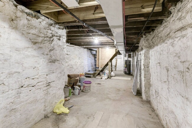 Building Photo - 144-43rd 1/2 43rd 1/2 St