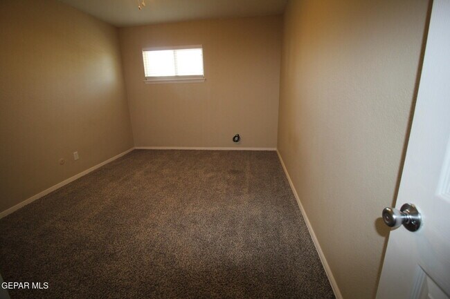 Building Photo - 351 Duanesburg St