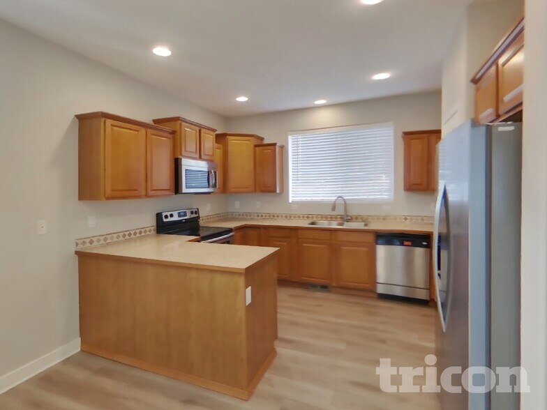 Building Photo - 2514 Chateau Dr