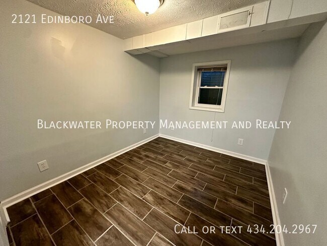 Building Photo - Move In Special! 1/2 Off First Full Month'...