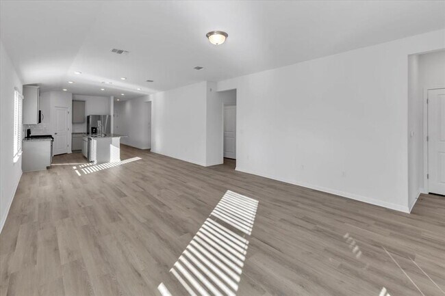 Building Photo - 5009 Hazelnut Ln