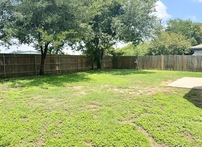 Building Photo - 1306 Meadow Cove