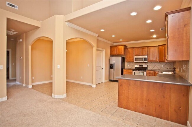 Building Photo - 4902 SW Fieldstone Blvd