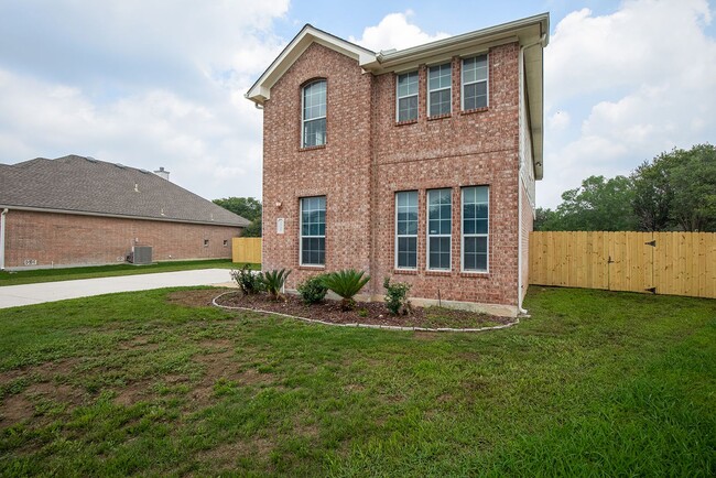 Building Photo - Spacious 4 BR/2.5 bath home in Iron Horse ...