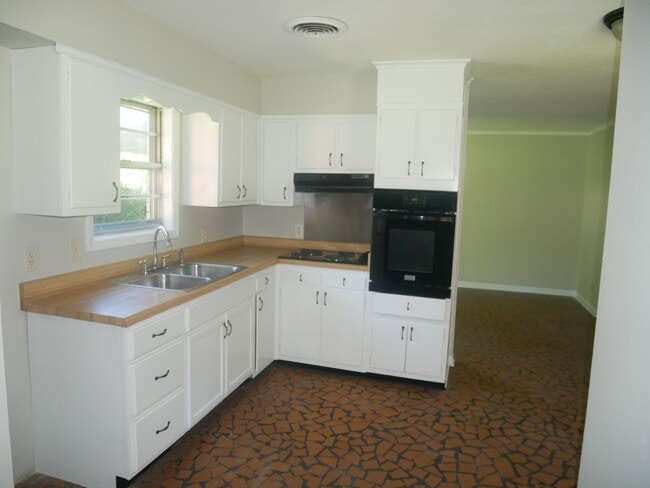 Building Photo - 8367 Dottley Dr