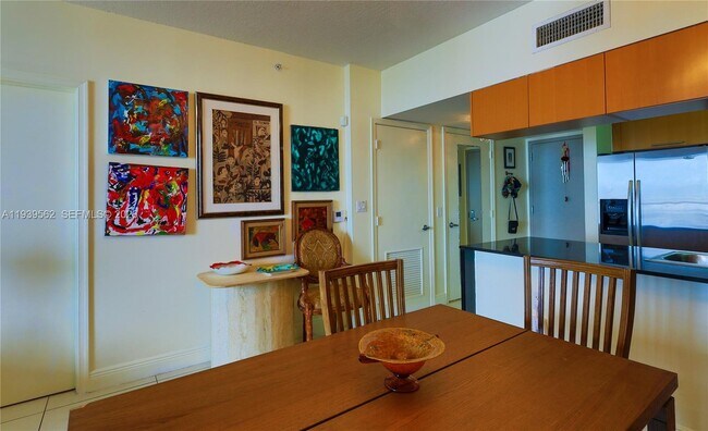 Building Photo - 1750 N Bayshore Dr