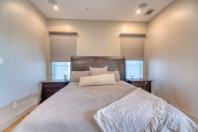 Building Photo - 5521 Kiam St