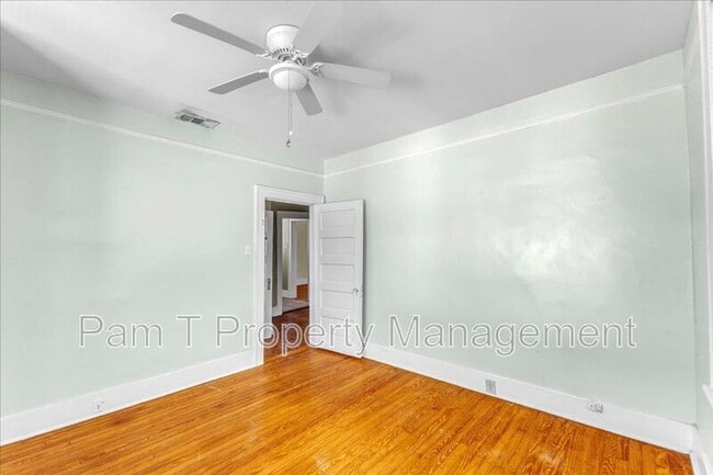 Building Photo - 214 E 48th St