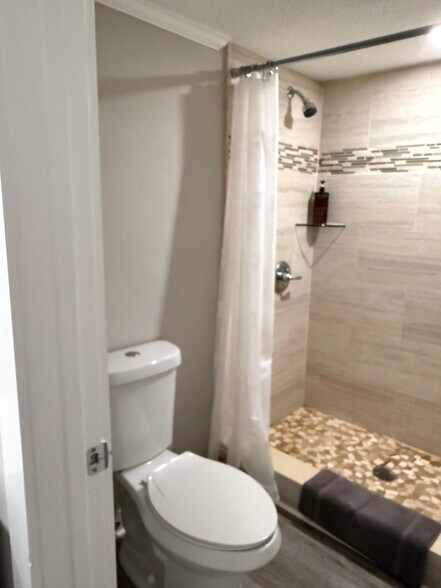 Second bathroom - 100 Fairway Park Blvd