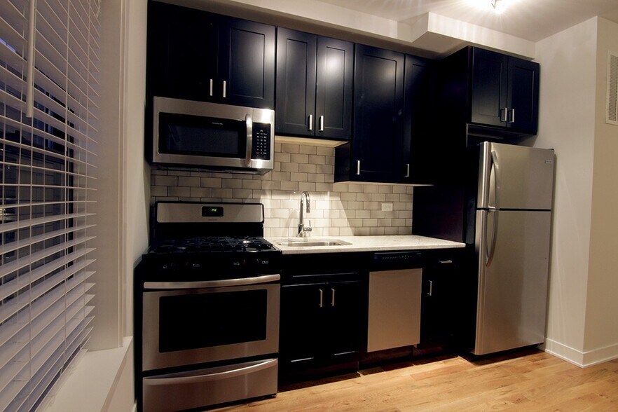 Building Photo - 2224 W Eastwood Ave