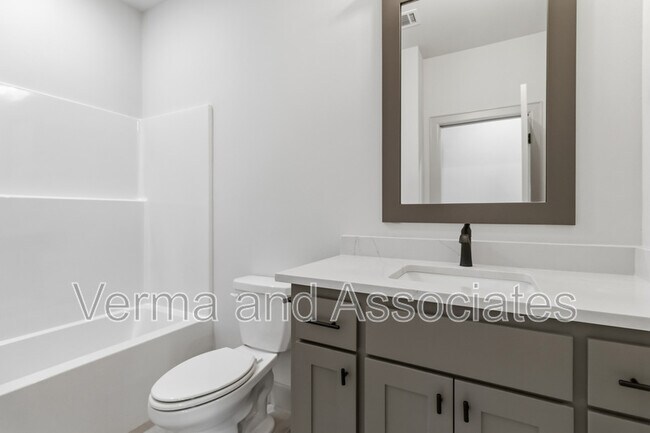 Building Photo - 1041 Whistler St