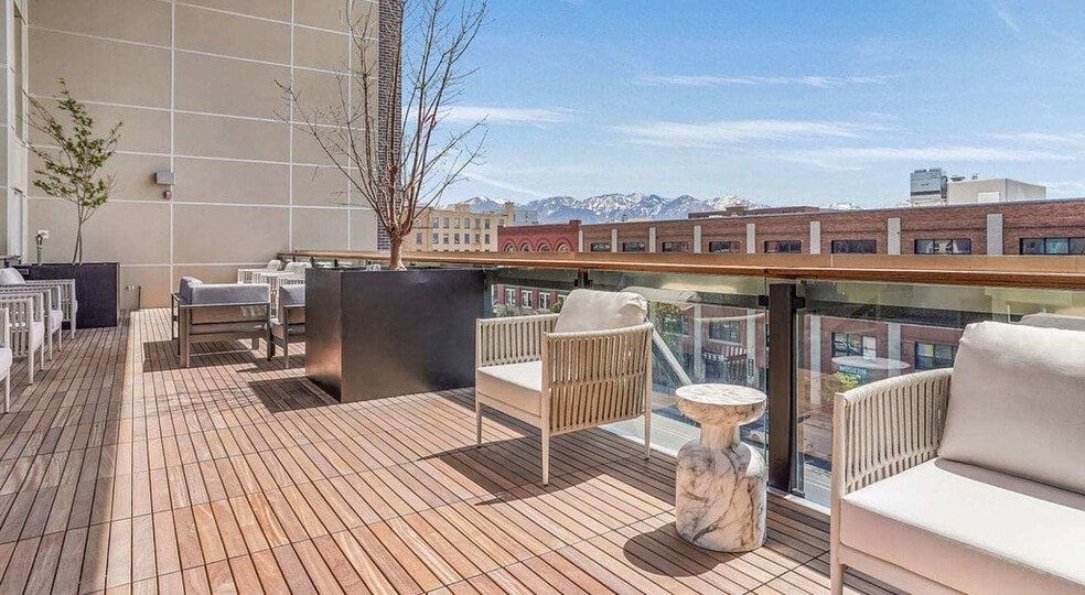 Building Photo - 360 W 200 S