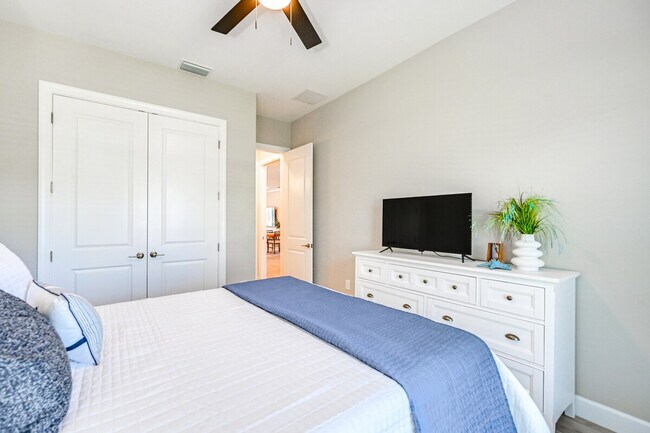 Building Photo - 15140 Pescara St