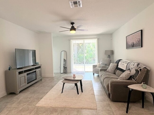 Building Photo - Beautiful Furnished 3 Bedroom Home in the Links at LPGA!