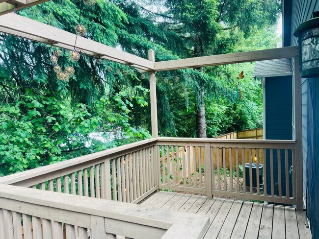 Building Photo - Must See! Beautiful 3bd/ + Bonus Rm/2.5 bath/ Primary Bed on Main/ /Heat Pump/Updated Features