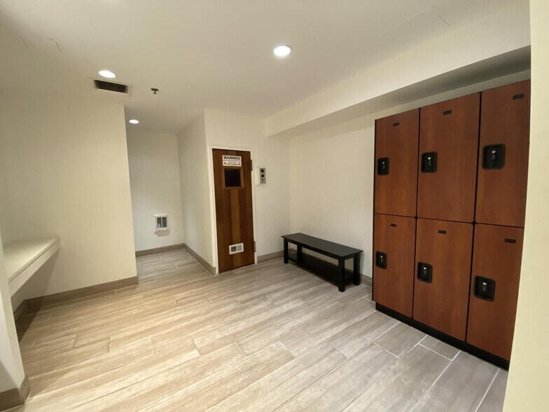 Building Photo - 931 Massachusetts Ave