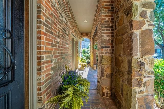 Building Photo - 1364 Aubrey Ln