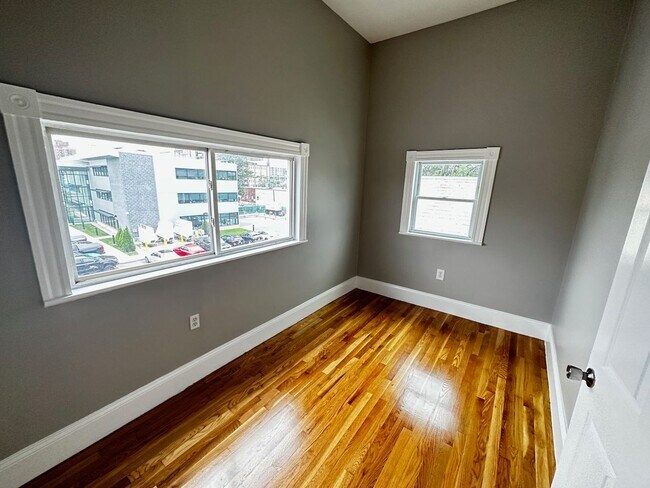 Building Photo - Available now - Only pay half broker fee -...