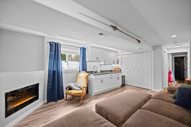 Building Photo - Gorgeous Liberty Lake 5 Bedroom Home!