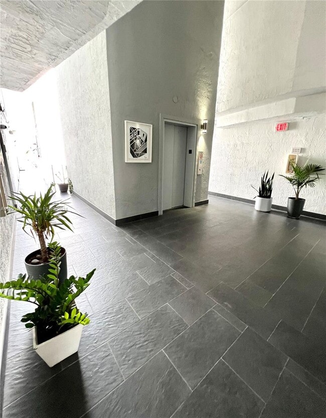 Building Photo - 1650 Brickell Ave