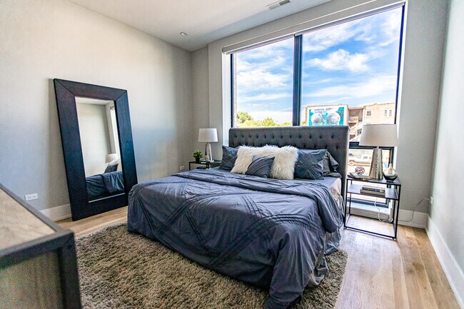 Building Photo - 4747 N Ashland Ave