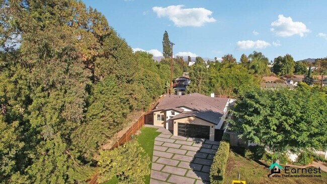 Building Photo - 4 + 3 Elegant Sherman Oaks Retreat with Po...